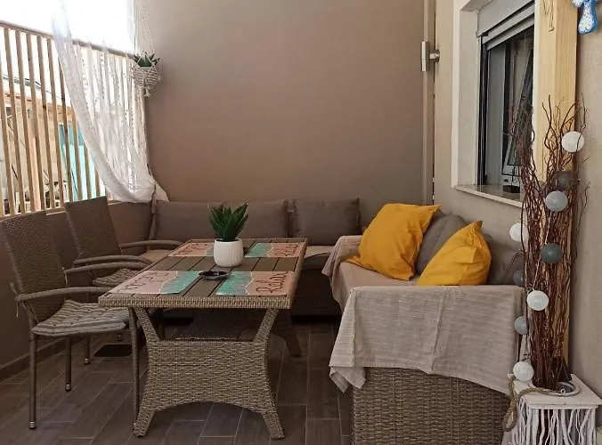 Nana's House * Afantou