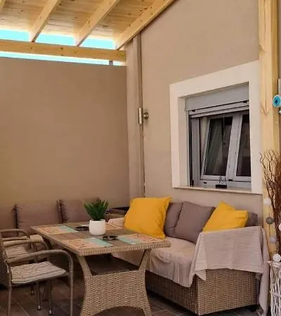 Nana's House アパート